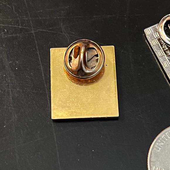 (2) Vintage Coca-Cola Lapel Pins - Picture 5 of 9